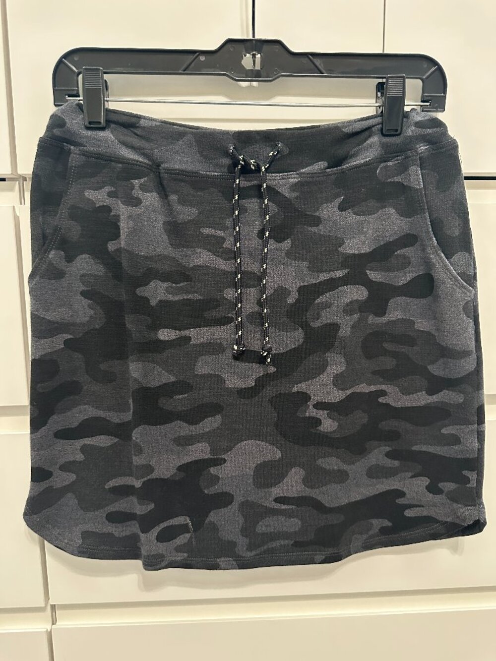 Sundry Camo Drawstring Sweatshirt Mini Skirt Size 1